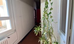 vers la garderobe